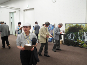 賞の審査は、審査員の投票で決定
