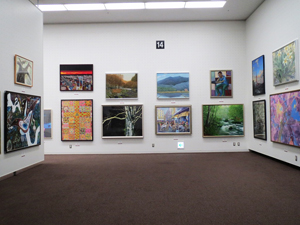隣り合う絵の良さを引き立て合う一般展示室